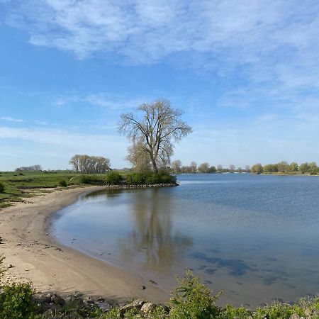 Roer, huisje aan de Maas Maren-Kessel Buitenkant foto