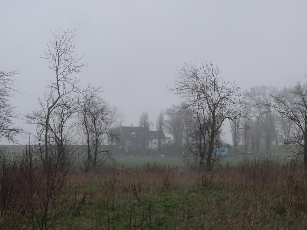 Roer, huisje aan de Maas Maren-Kessel Buitenkant foto
