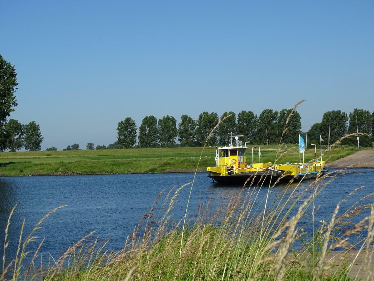 Roer, huisje aan de Maas Maren-Kessel Buitenkant foto