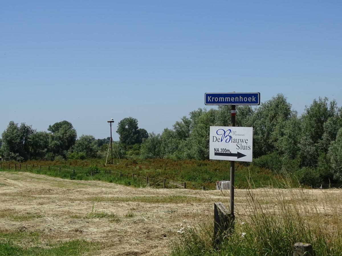 Roer, huisje aan de Maas Maren-Kessel Buitenkant foto