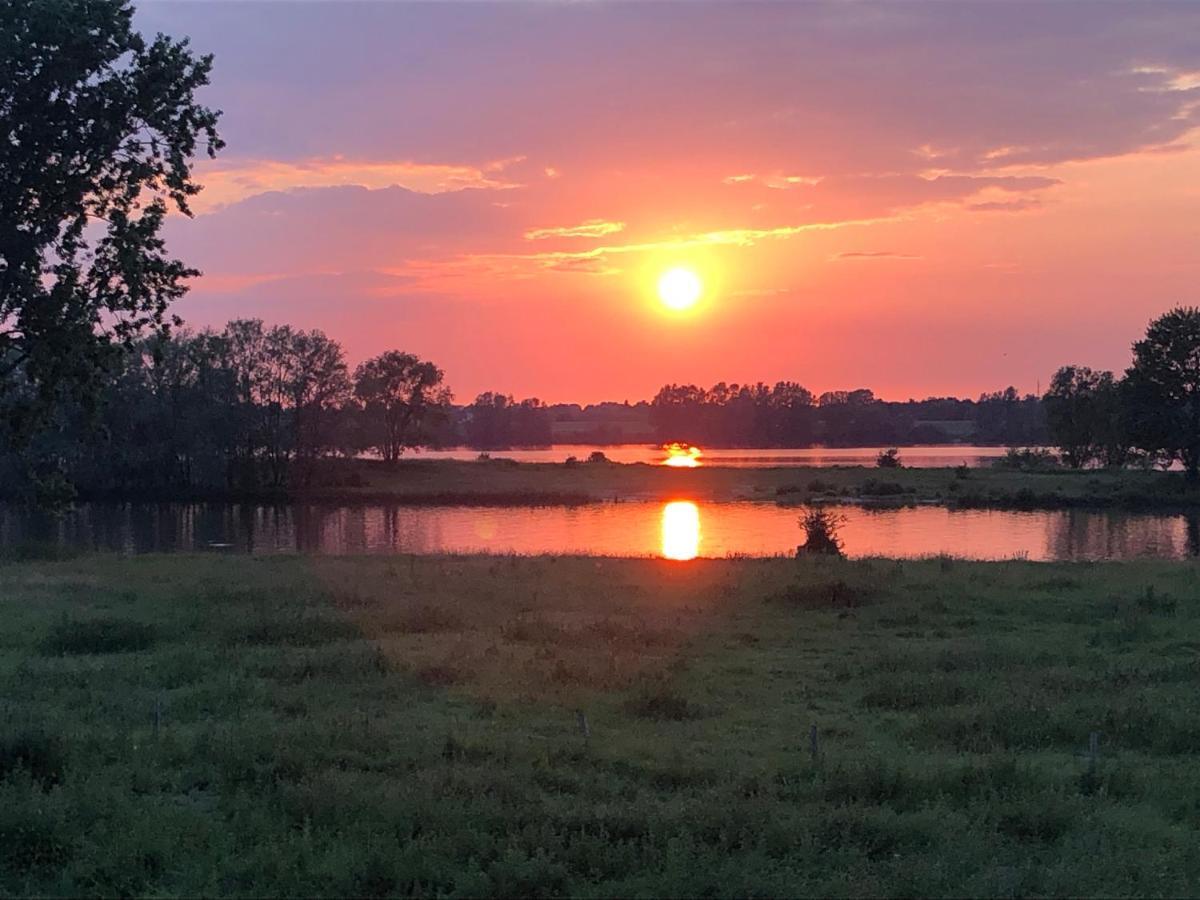 Roer, huisje aan de Maas Maren-Kessel Buitenkant foto