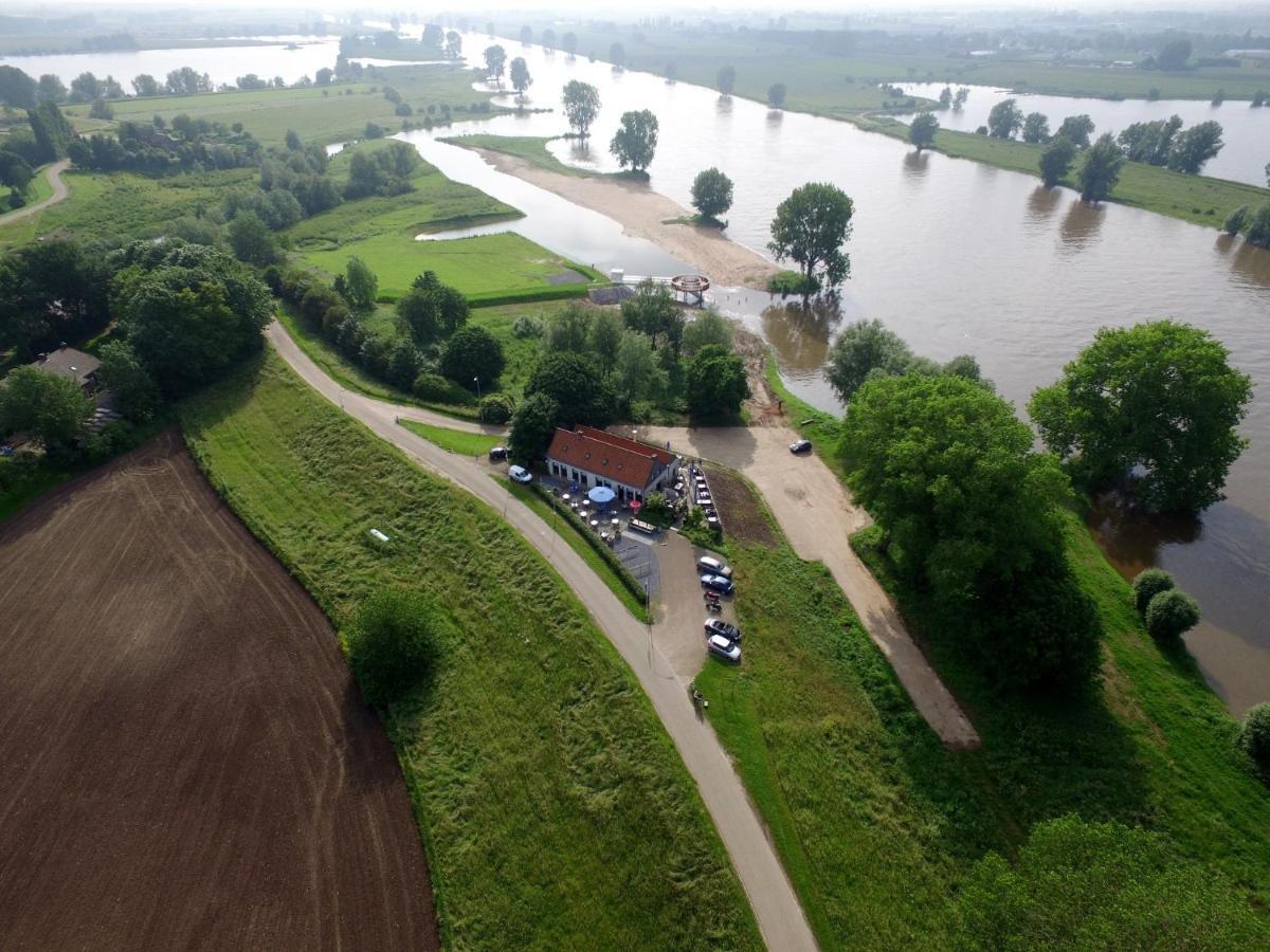 Roer, huisje aan de Maas Maren-Kessel Buitenkant foto